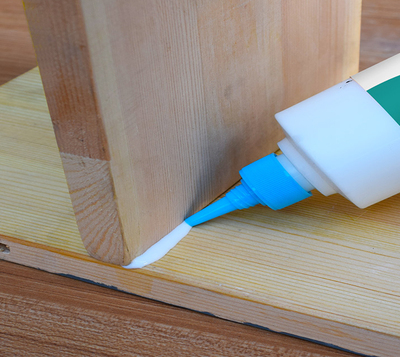 我是一個(gè)初學(xué)木工的學(xué)徒,請(qǐng)問(wèn)粘接木家俱用什么膠好?