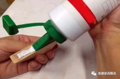 天然膠水種類多,污染小,現在的家具為啥不愛用
